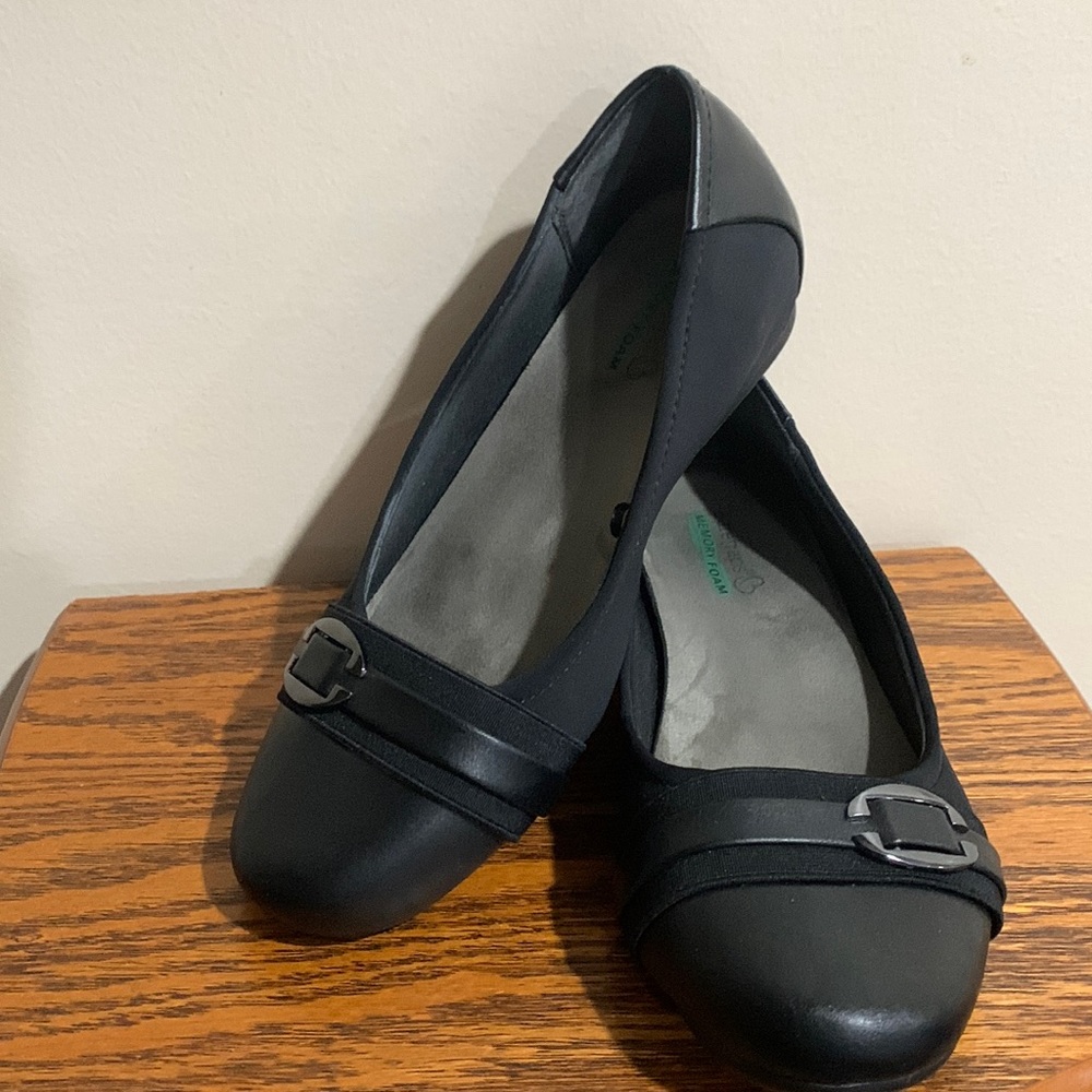 Black Baretraps Flats (7.5)